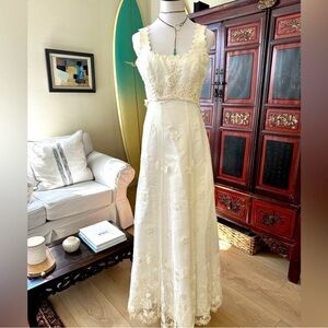 Elegant vintage White Lace Gown